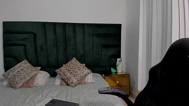 SaraWagner  online show from 05/19/26, 01:56