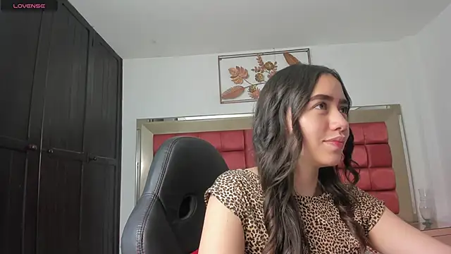 SaraWagner  online show from 06/08/26, 12:14