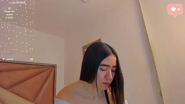 SaraWagner  online show from 06/11/26, 12:32