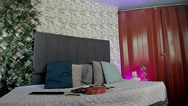 window to wonderland1 online show from 09/22/25, 07:49