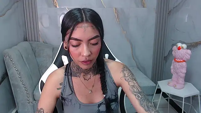 Snapshot of Ashley_Blum_v chatting on 09/15/25, 07:36 Ashley Blum v online show from 09/15/25, 07:36