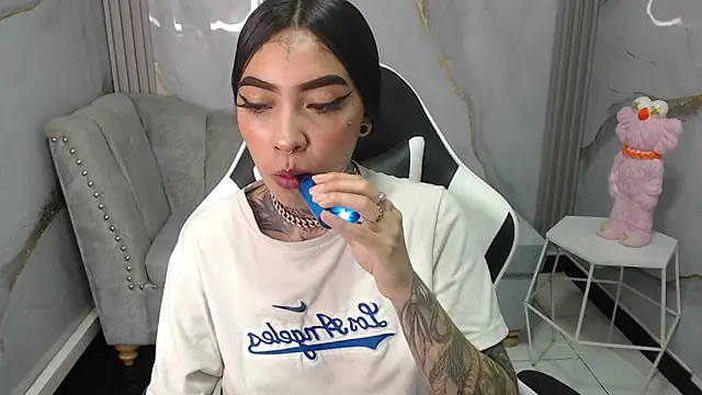 Snapshot of Ashley_Blum_v chatting on 10/07/25, 08:06 Ashley Blum v online show from 10/07/25, 08:06