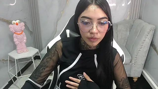 Snapshot of Ashley_Blum_v chatting on 10/25/25, 08:03 Ashley Blum v online show from 10/25/25, 08:03