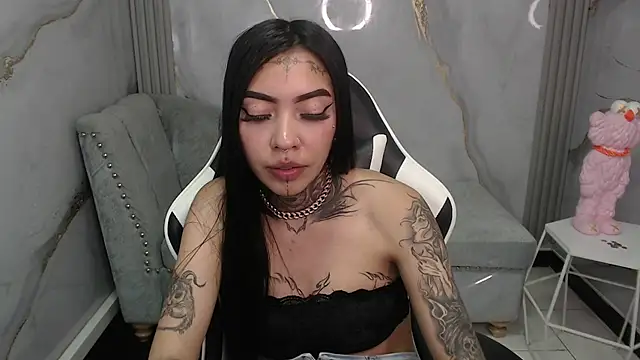 Snapshot of Ashley_Blum_v chatting on 11/24/25, 01:16 Ashley Blum v online show from 11/24/25, 01:16