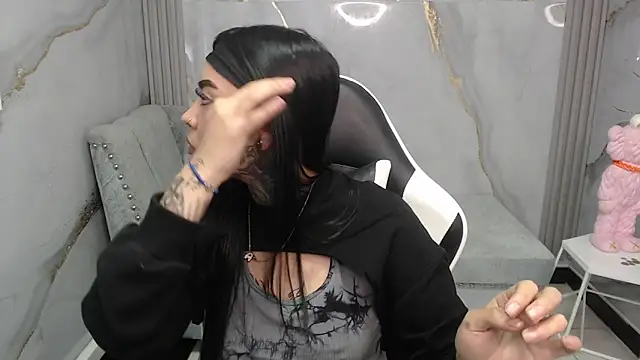 Snapshot of Ashley_Blum_v chatting on 11/24/25, 08:08 Ashley Blum v online show from 11/24/25, 08:08