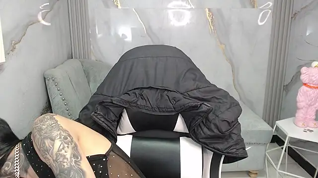 Snapshot of Ashley_Blum_v chatting on 12/05/25, 08:05 Ashley Blum v online show from 12/05/25, 08:05