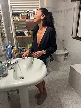 Snapshot of eddivad6974 chatting on 09/19/25, 08:42 eddivad6974 online show from 09/19/25, 08:42