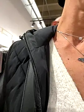 Snapshot of eddivad6974 chatting on 10/25/25, 04:13 eddivad6974 online show from 10/25/25, 04:13