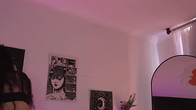 sophieee art online show from 10/08/25, 05:43