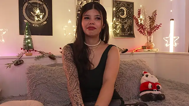 sophieee art online show from 12/16/25, 08:36