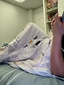 Snapshot of Hl1979 chatting on 10/24/25, 03:08 Hl1979 online show from 10/24/25, 03:08