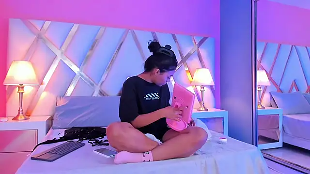 JadeeKhan online show from 10/07/25, 09:01