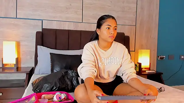 JadeeKhan online show from 11/16/25, 05:24