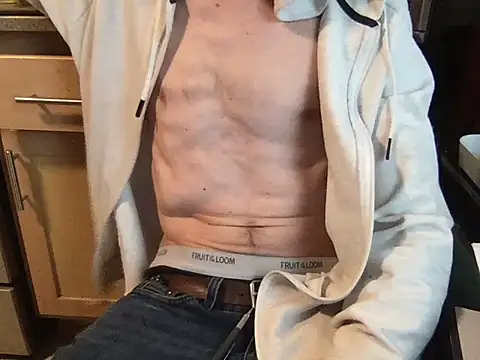 Snapshot of handyman7766 chatting on 02/01/25, 08:05 handyman7766 online show from 02/01/25, 08:05