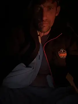 Snapshot of handyman7766 chatting on 10/13/25, 08:36 handyman7766 online show from 10/13/25, 08:36