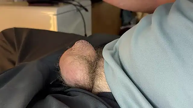 Snapshot of hornysmallcockgermany chatting on 11/19/25, 12:05 hornysmallcockgermany online show from 11/19/25, 12:05