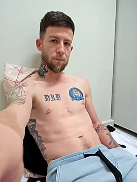 Snapshot of Couplesplay1 chatting on 09/24/25, 09:34 Couplesplay1 online show from 09/24/25, 09:34