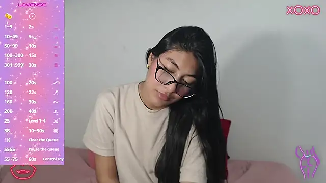 Allison 19   online show from 10/17/25, 08:50