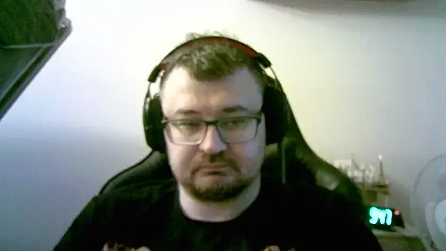 Snapshot of SirAbuser chatting on 11/12/25, 06:47 SirAbuser online show from 11/12/25, 06:47