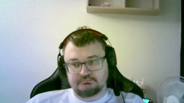 Snapshot of SirAbuser chatting on 11/25/25, 06:35 SirAbuser online show from 11/25/25, 06:35