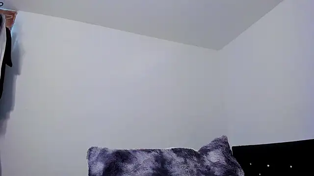 77Neferkitty77 online show from 06/09/26, 11:44