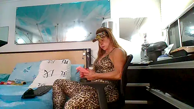 Mirianzapata 1 online show from 11/18/25, 12:27