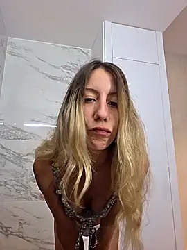 Snapshot of PetiteSecrets chatting on 09/20/25, 07:53 PetiteSecrets online show from 09/20/25, 07:53