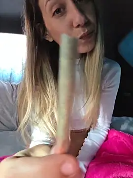 Snapshot of PetiteSecrets chatting on 11/22/25, 12:37 PetiteSecrets online show from 11/22/25, 12:37