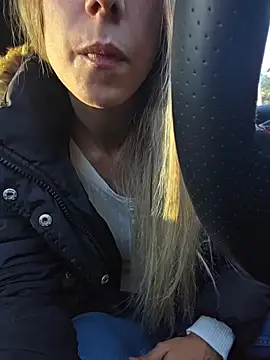 Snapshot of PetiteSecrets chatting on 12/03/25, 03:43 PetiteSecrets online show from 12/03/25, 03:43