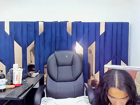 Aisha hotts777 online show from 11/19/25, 04:23