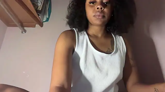Snapshot of Liaprettygirl chatting on 03/15/26, 07:36 Liaprettygirl online show from 03/15/26, 07:36