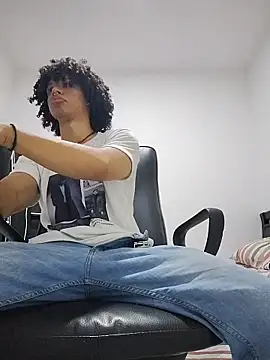 Snapshot of SoloRizo chatting on 11/18/25, 02:28 SoloRizo online show from 11/18/25, 02:28