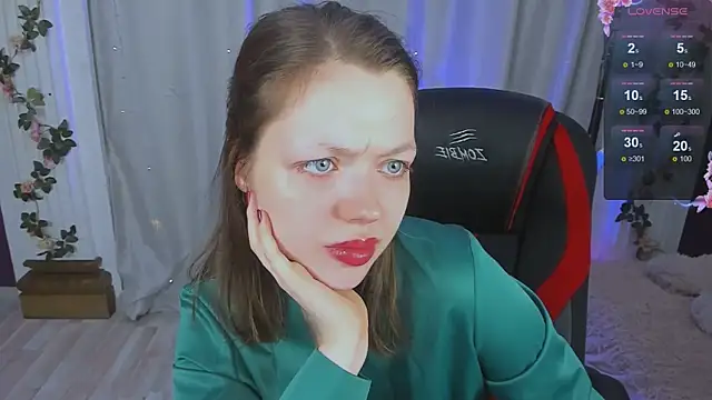 Lunar Lily online show from 10/16/25, 05:30