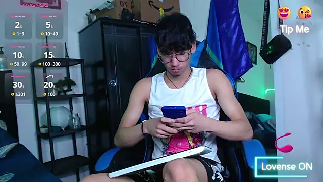 Snapshot of Gael_Jones chatting on 10/01/25, 02:28 Gael Jones online show from 10/01/25, 02:28