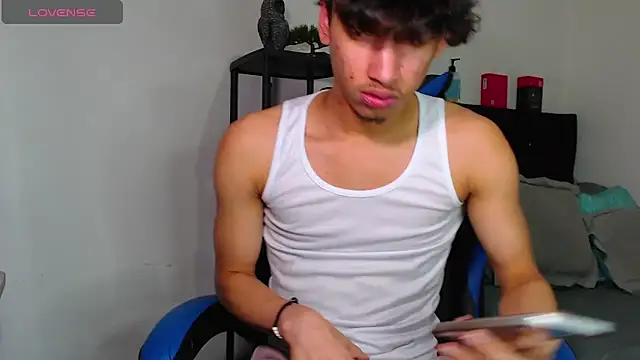 Snapshot of Gael_Jones chatting on 11/23/25, 12:43 Gael Jones online show from 11/23/25, 12:43