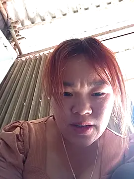 Snapshot of sukabae00 chatting on 11/28/25, 04:04 sukabae00 online show from 11/28/25, 04:04