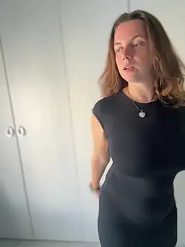 TenderLaGlamor online show from 09/25/25, 03:16