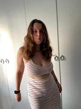 TenderLaGlamor online show from 10/12/25, 03:22