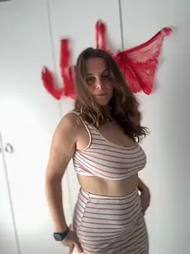 TenderLaGlamor online show from 10/17/25, 09:34