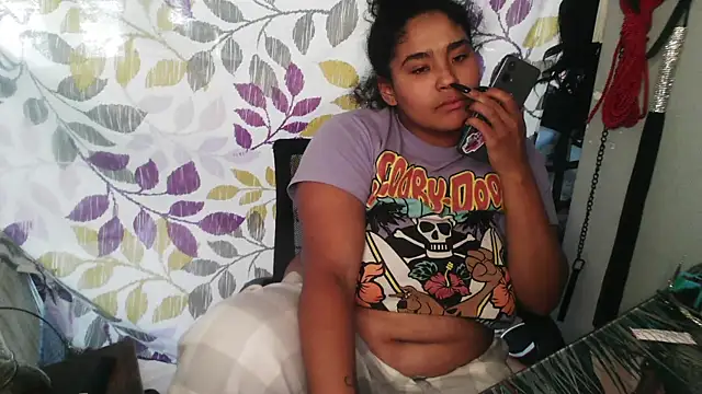 Snapshot of Mommybubbles2 chatting on 10/23/25, 02:27 Mommybubbles2 online show from 10/23/25, 02:27