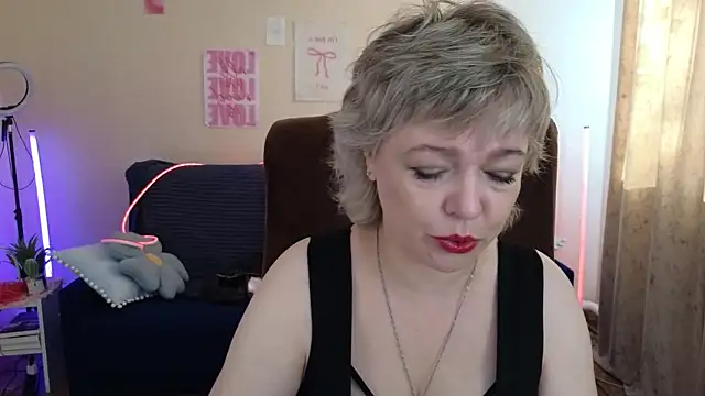 Snapshot of Rosette_Pricky chatting on 06/27/26, 02:44 Rosette Pricky online show from 06/27/26, 02:44