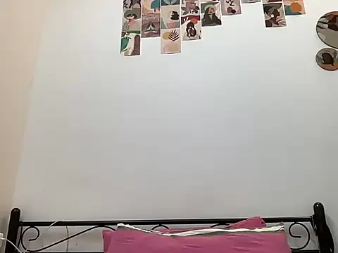 Snapshot of LucytheDevilQueen chatting on 10/17/25, 02:04 LucytheDevilQueen online show from 10/17/25, 02:04