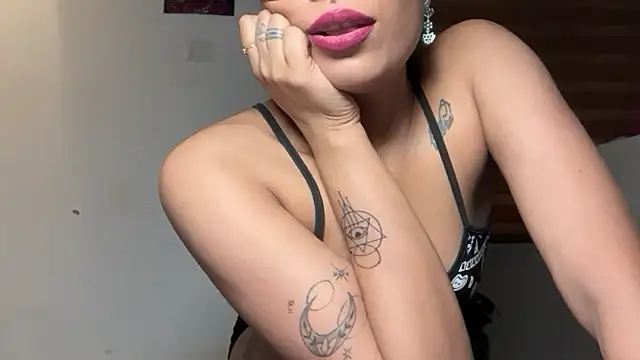 LucytheDevilQueen online show from 06/25/26, 05:12