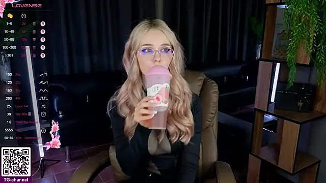 Snapshot of exxxcore_ chatting on 11/06/25, 06:53 exxxcore online show from 11/06/25, 06:53