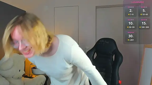 Snapshot of Amanda_Butlerr chatting on 10/25/25, 10:12 Amanda Butlerr online show from 10/25/25, 10:12