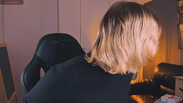 Snapshot of Amanda_Butlerr chatting on 11/01/25, 09:44 Amanda Butlerr online show from 11/01/25, 09:44