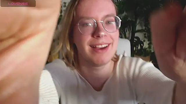 Snapshot of Amanda_Butlerr chatting on 12/14/25, 10:31 Amanda Butlerr online show from 12/14/25, 10:31