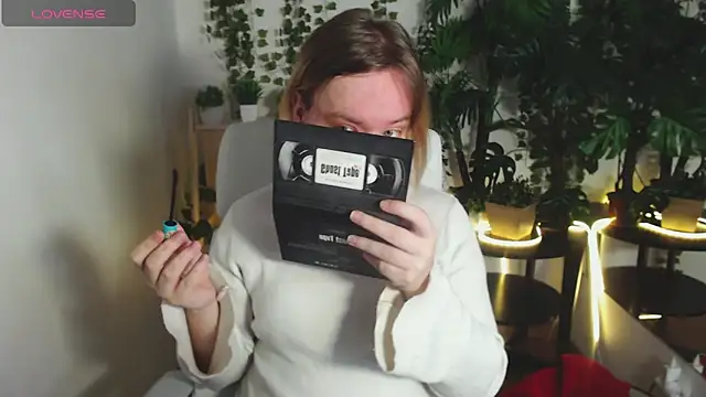 Snapshot of Amanda_Butlerr chatting on 12/17/25, 09:04 Amanda Butlerr online show from 12/17/25, 09:04