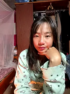 Snapshot of AAANINE22 chatting on 09/28/25, 12:21 AAANINE22 online show from 09/28/25, 12:21