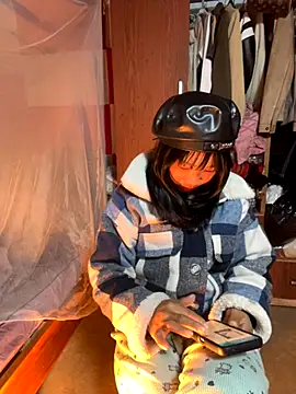 Snapshot of AAANINE22 chatting on 10/24/25, 06:32 AAANINE22 online show from 10/24/25, 06:32